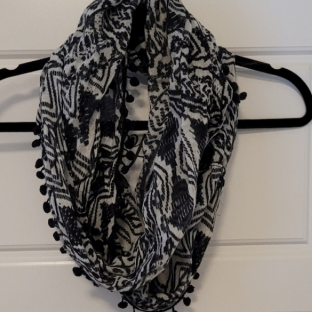 Scarfs - Picture 9 of 13